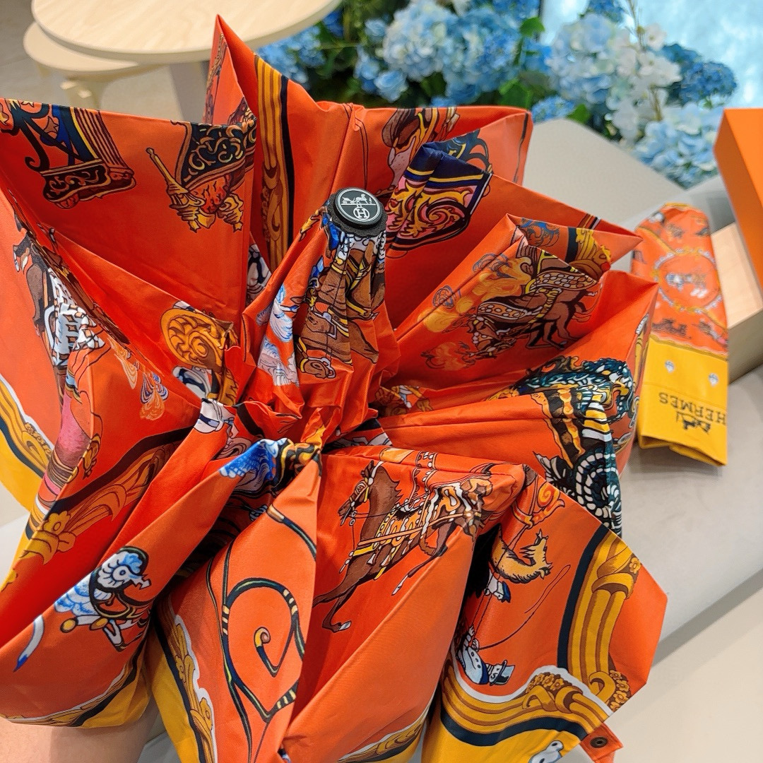     爱马仕（Hermès） 极品H家三折自动伞重磅呈现 以其精湛的工艺技术和源源不断的想像力 新涂层