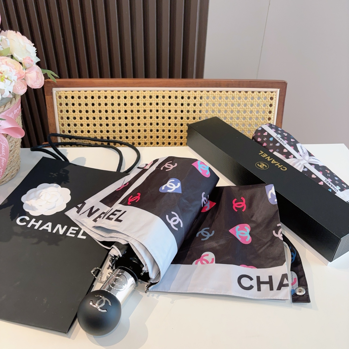 CHANEL（香奈儿）蝴蝶结🎀经典回归🔥🔥三折自动折叠晴雨伞 集合香奈儿灵魂LOGO为一体的设计风格高