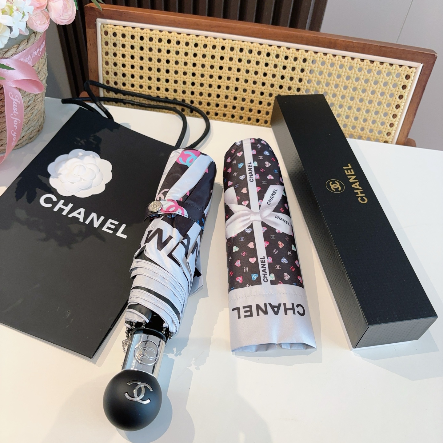  CHANEL（香奈儿）蝴蝶结🎀经典回归🔥🔥三折自动折叠晴雨伞 集合香奈儿灵魂LOGO为一体的设计风格高
