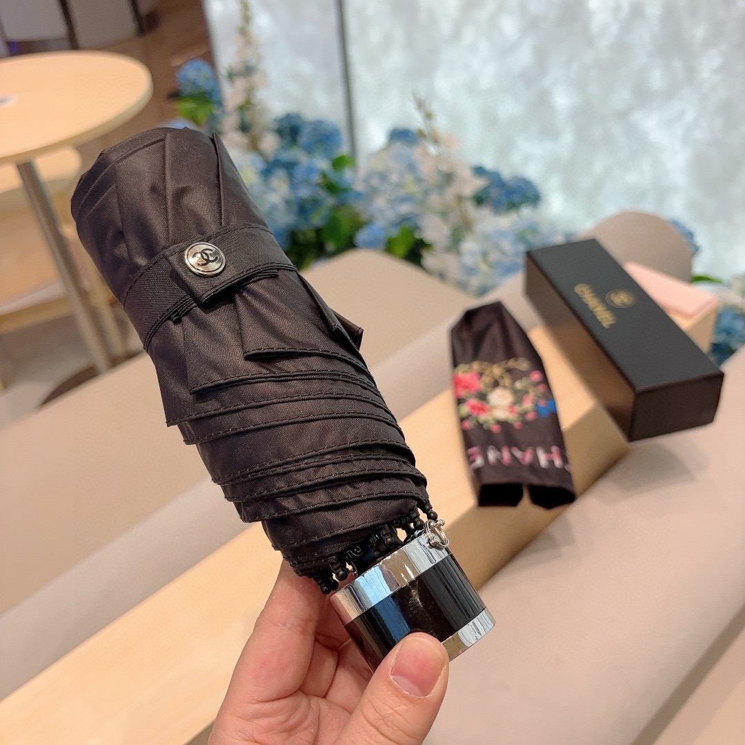  CHANEL（香奈儿）五折手动折叠晴雨伞 选用台湾进口UV防紫外线伞布 原单代工级品质  🌹