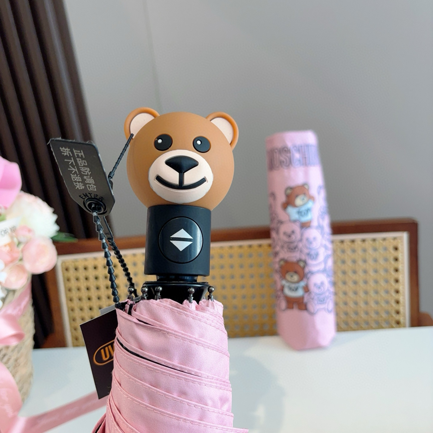  Moschino（莫斯奇诺）熊头柄 三折自动伞设计师Franco Moschino以自己的名字命名的一