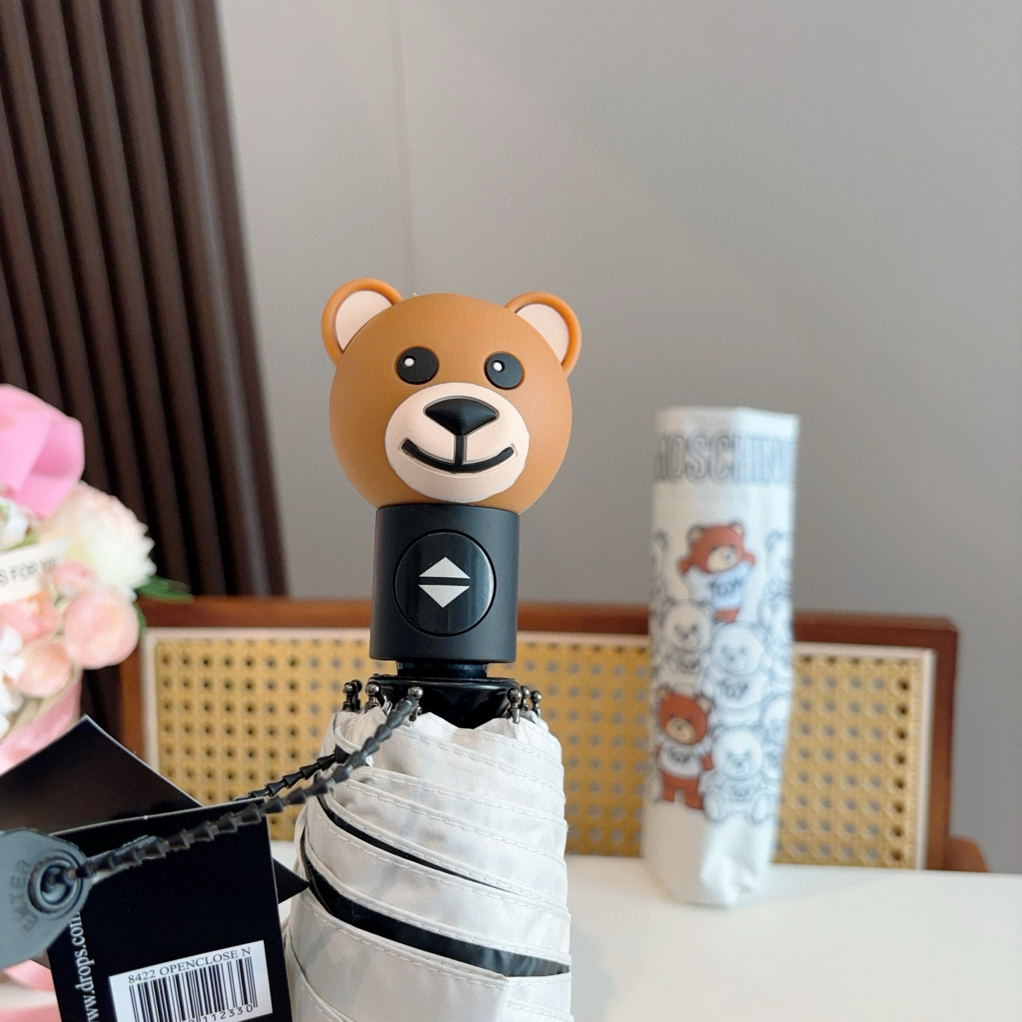  Moschino（莫斯奇诺）熊头柄 三折自动伞设计师Franco Moschino以自己的名字命名的一