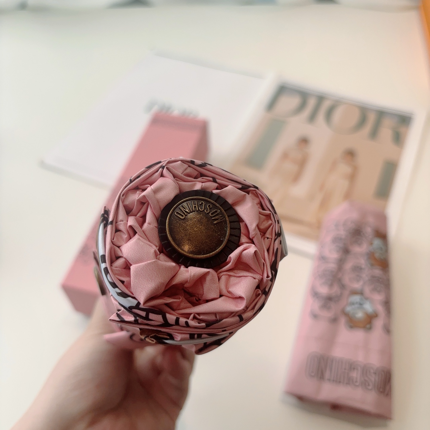 Moschino（莫斯奇诺）熊头柄 五折手开伞设计师Franco Moschino以自己的名字命名的一
