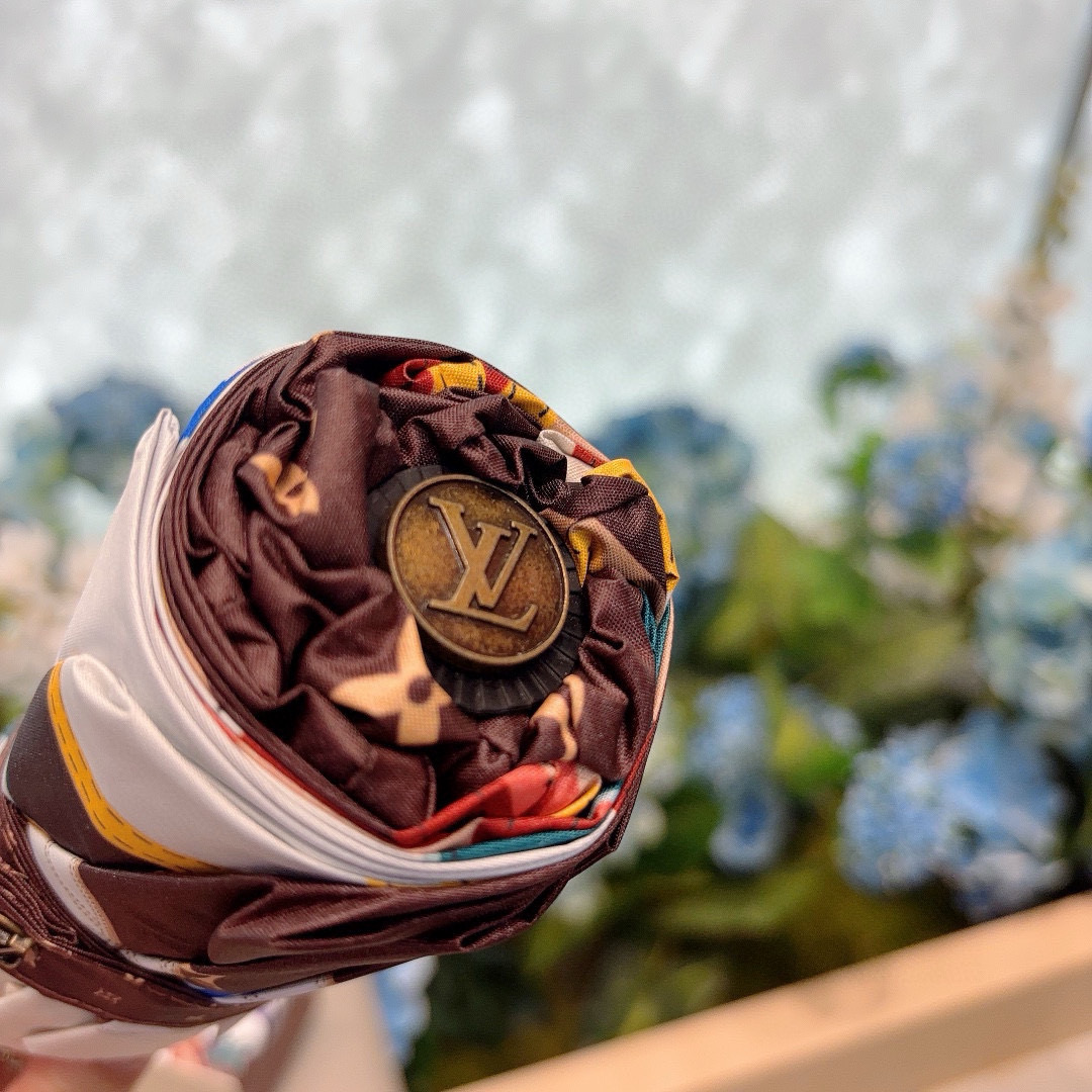  LOUIS VUITTON （路易威登）LV五折手开晴雨伞 新涂层技术深色伞面 拥有令人惊喜的遮光效果