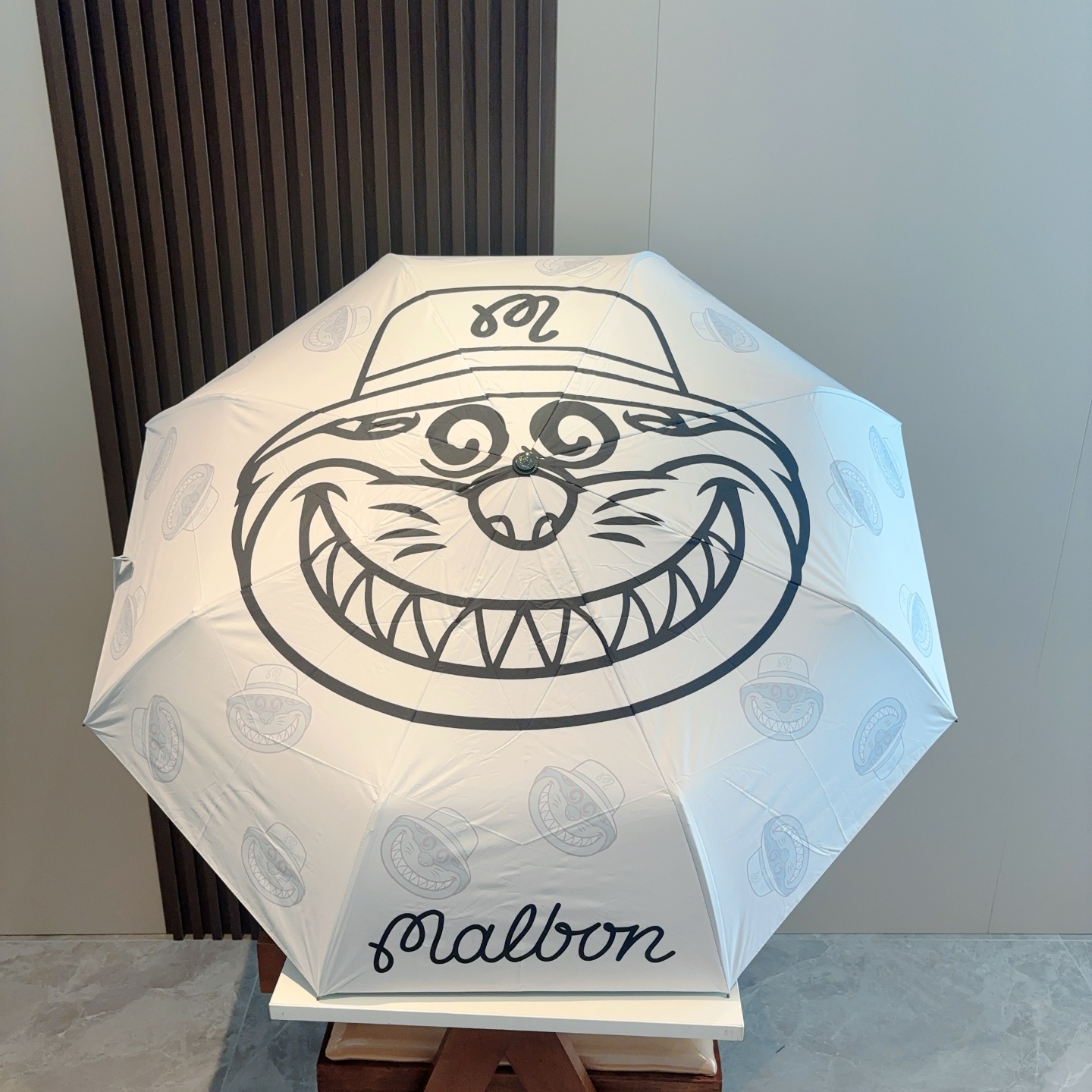  MALBON 新晋潮牌夏季新款 全自动折叠晴雨伞 
黑色涂层防晒有效阻隔紫外线99%，UPF>50 
