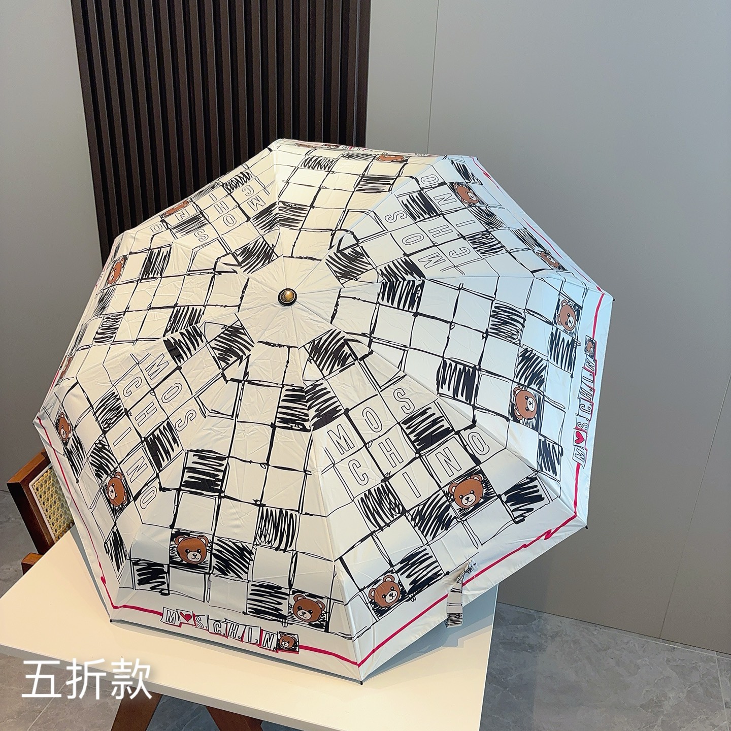  Moschino（莫斯奇诺）熊头柄 五折手开伞设计师Franco Moschino以自己的名字命名的一