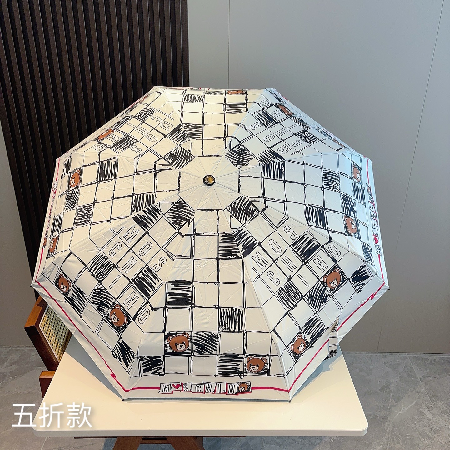  Moschino（莫斯奇诺）熊头柄 五折手开伞设计师Franco Moschino以自己的名字命名的一