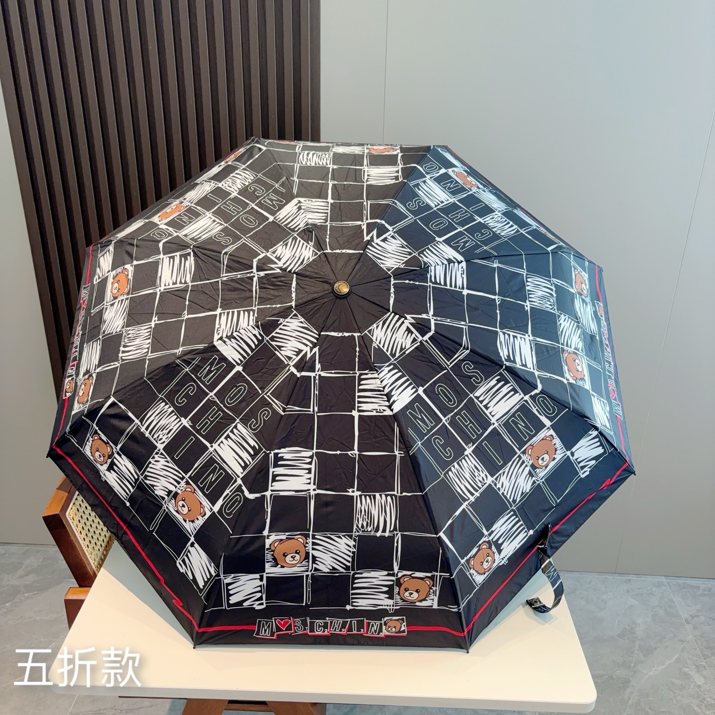  Moschino（莫斯奇诺）熊头柄 五折手开伞设计师Franco Moschino以自己的名字命名的一