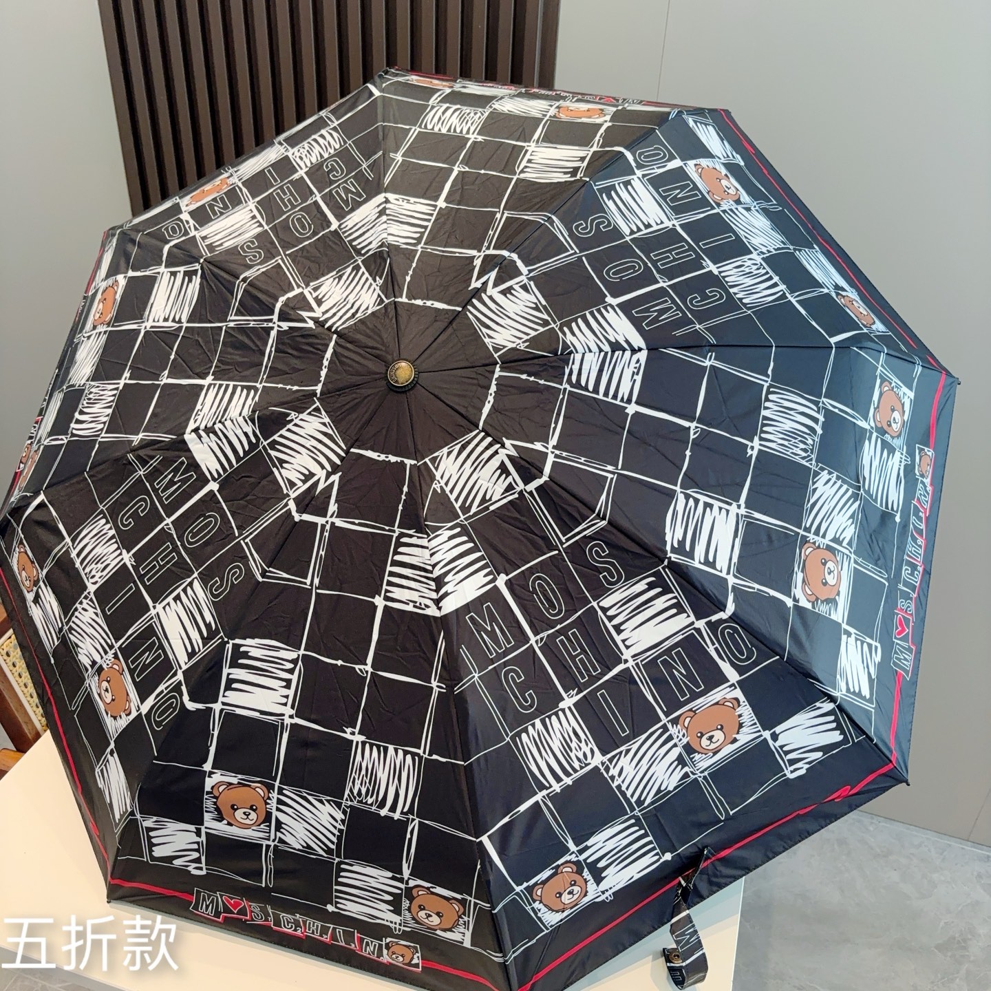  Moschino（莫斯奇诺）熊头柄 五折手开伞设计师Franco Moschino以自己的名字命名的一