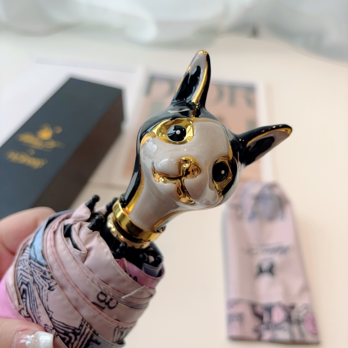   HeburCat 赫本猫 天生娇贵，气质非凡 时尚指数爆表 不论晴天雨天使用都相得益彰 使用进口UV