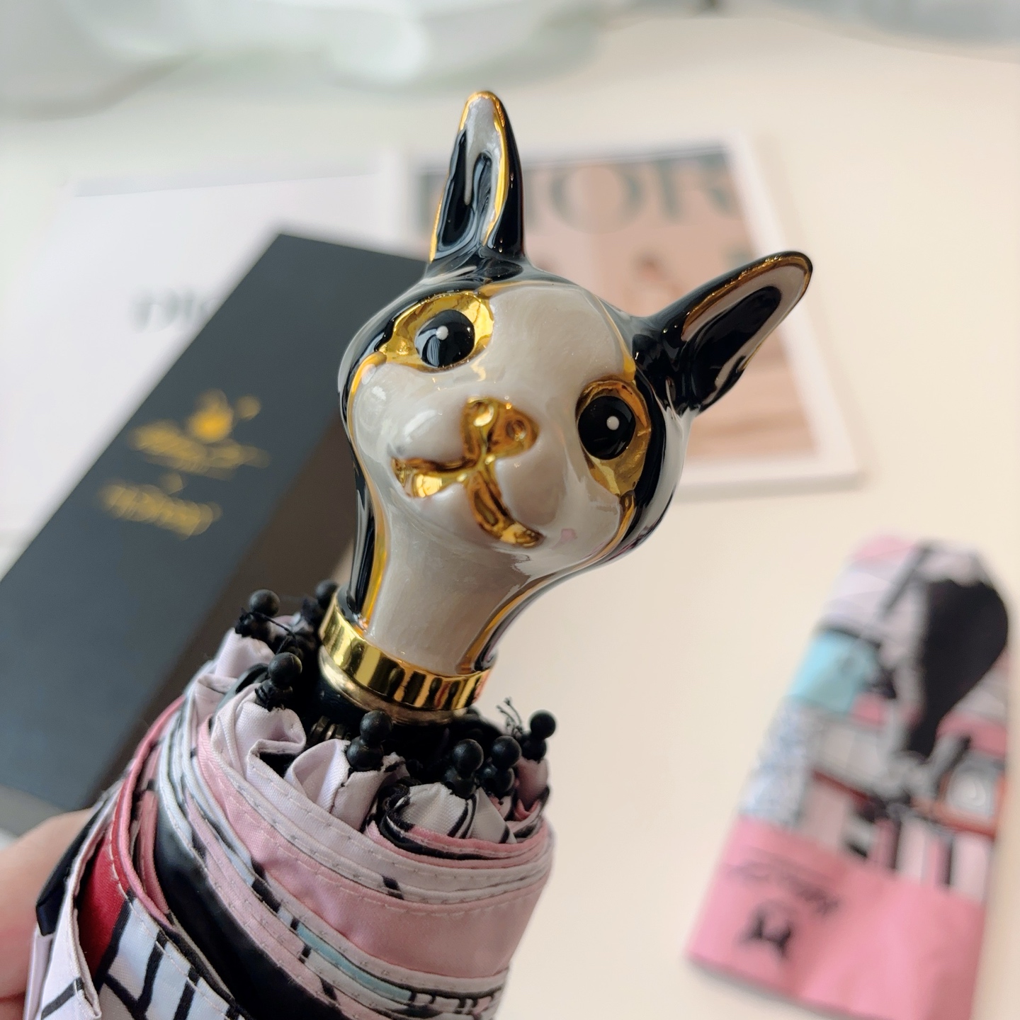   HeburCat 赫本猫 天生娇贵，气质非凡 时尚指数爆表 不论晴天雨天使用都相得益彰 使用进口UV