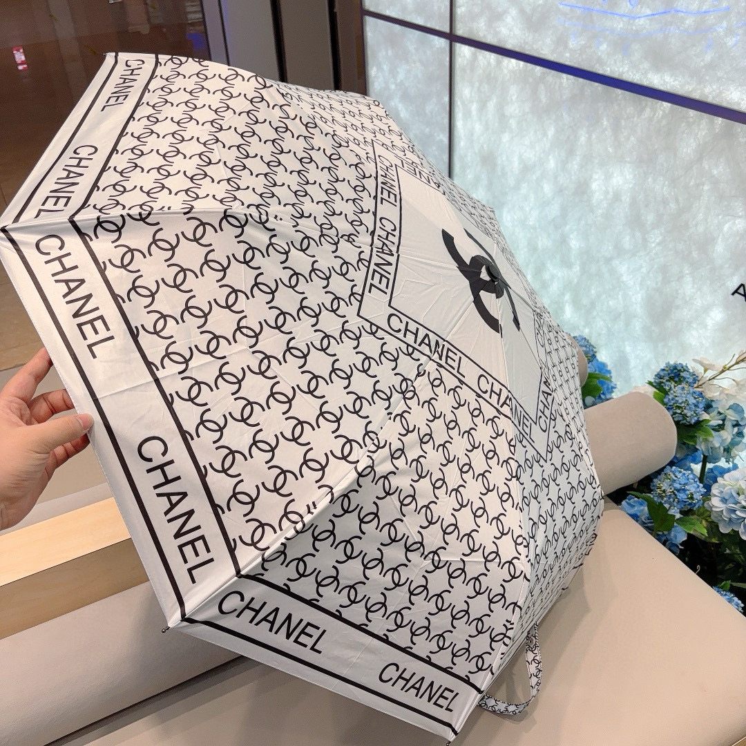 CHANEL（香奈儿）三折自动折叠晴雨伞 做工精细 气质 时尚 炒鸡好看！防紫外线 人手必备 ！2色