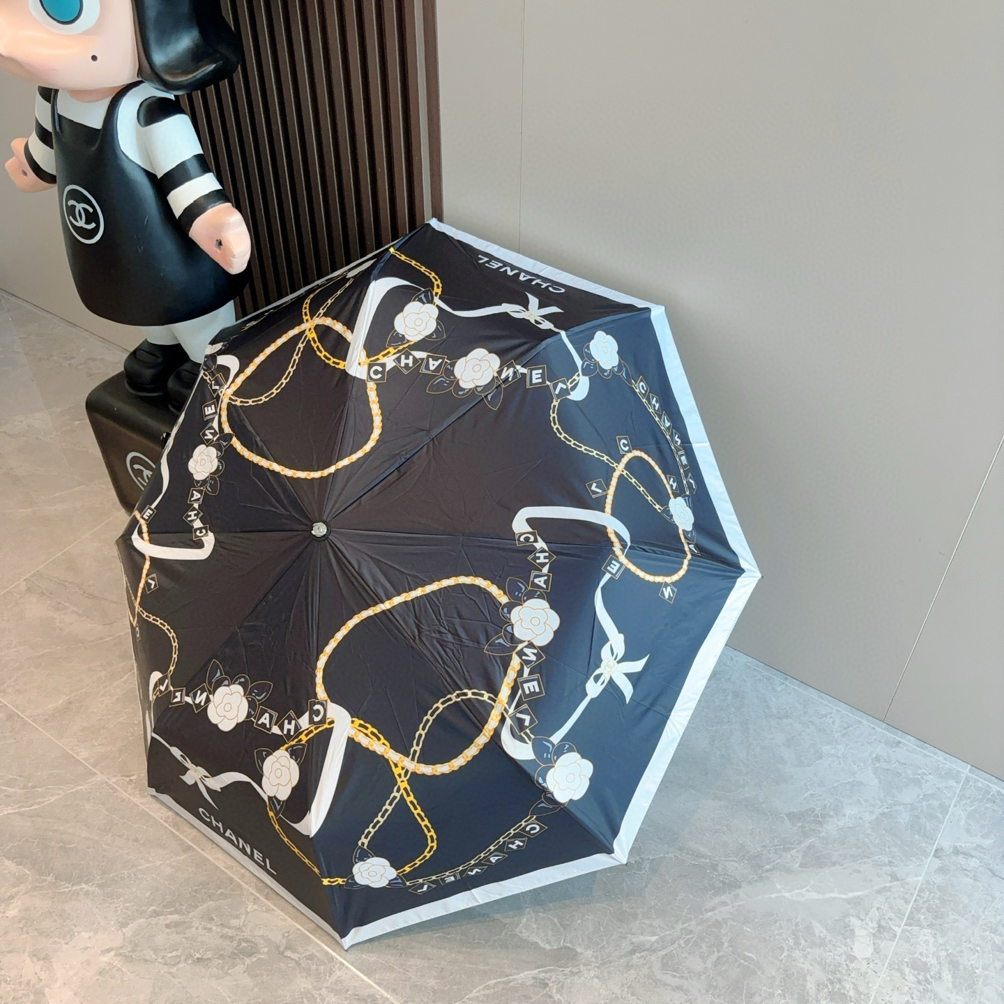 CHANEL（香奈儿）玫瑰柄 三折手开折叠晴雨伞 做工精细 气质 时尚 炒鸡好看！防紫外线 人手必备 ！