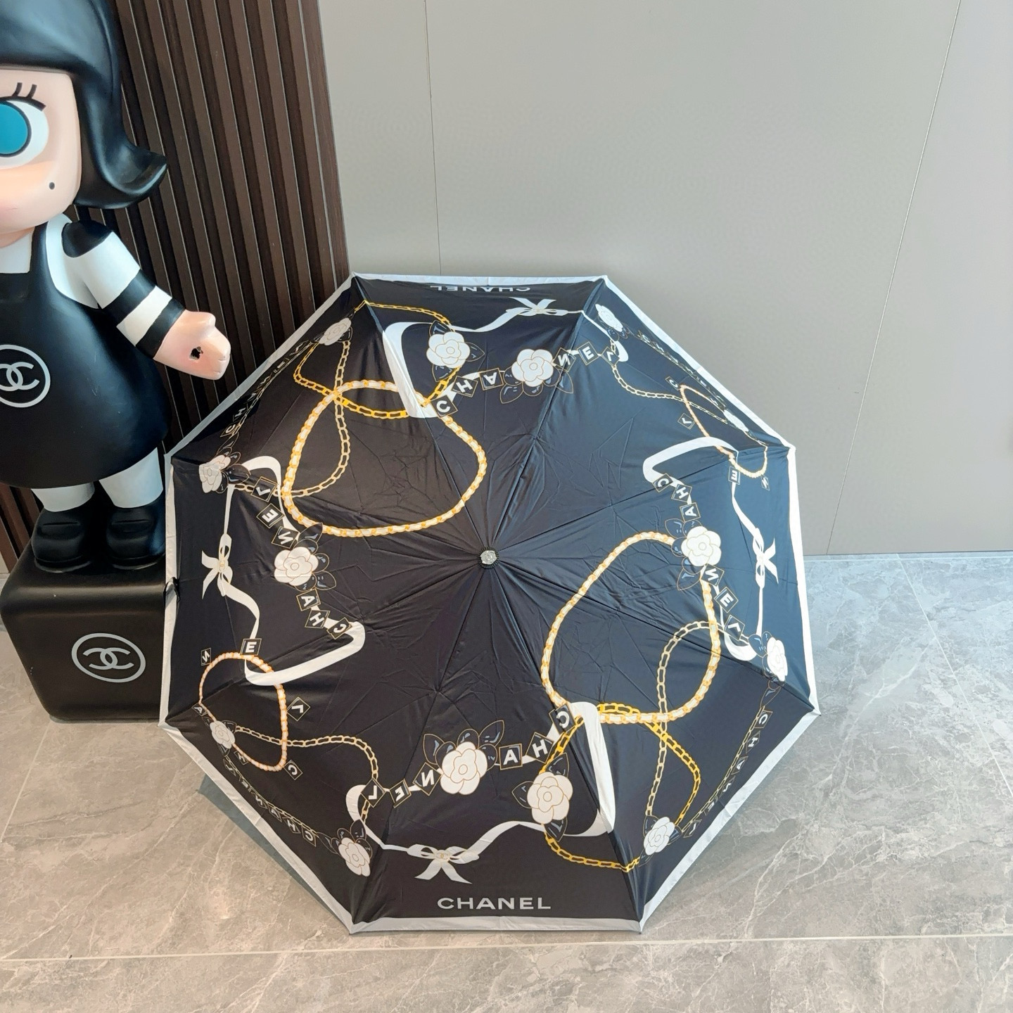 CHANEL（香奈儿）玫瑰柄 三折手开折叠晴雨伞 做工精细 气质 时尚 炒鸡好看！防紫外线 人手必备 ！