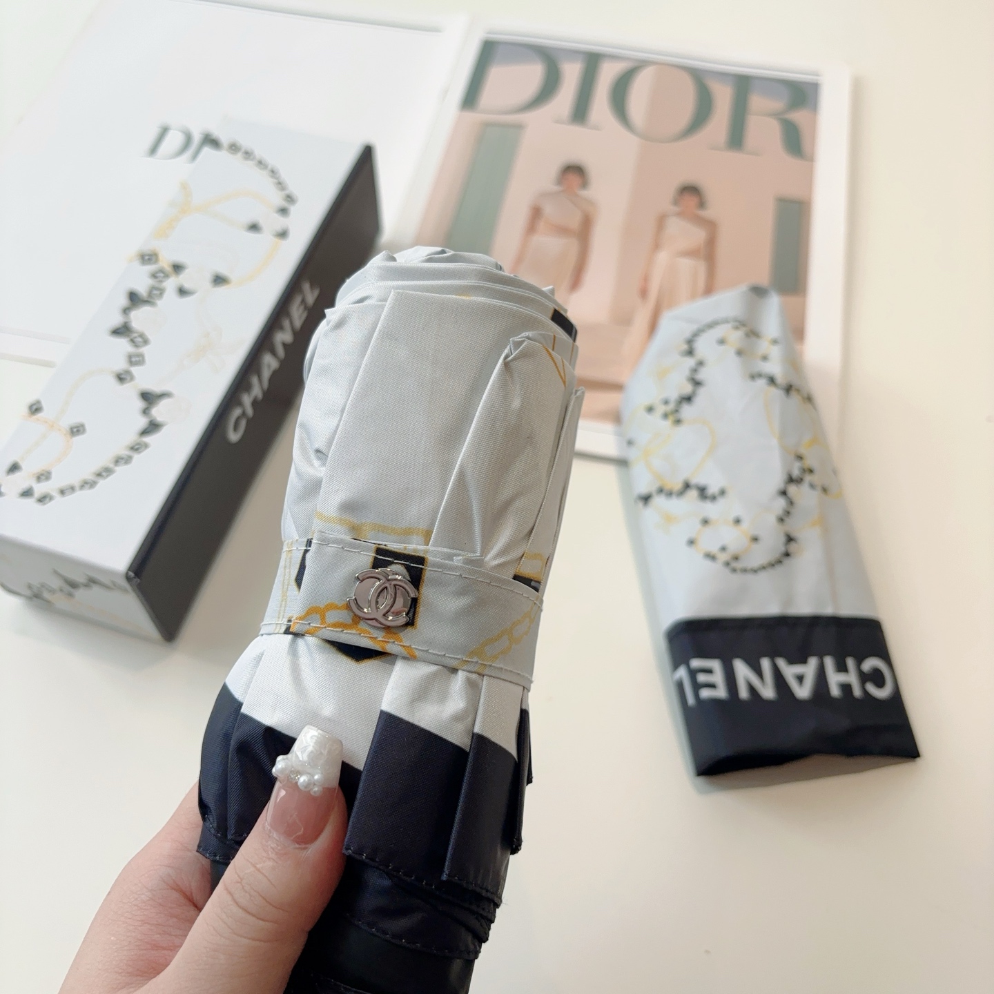 CHANEL（香奈儿）五折手动折叠晴雨伞 选用台 湾进口UV防紫外线伞布 原单代工级品质 🌹2色