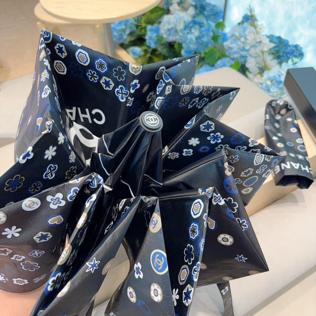 CHANEL（香奈儿）新款 三折自动折叠晴雨伞 做工精细 气质 时尚 炒鸡好看！防紫外线 人手必备 ！3