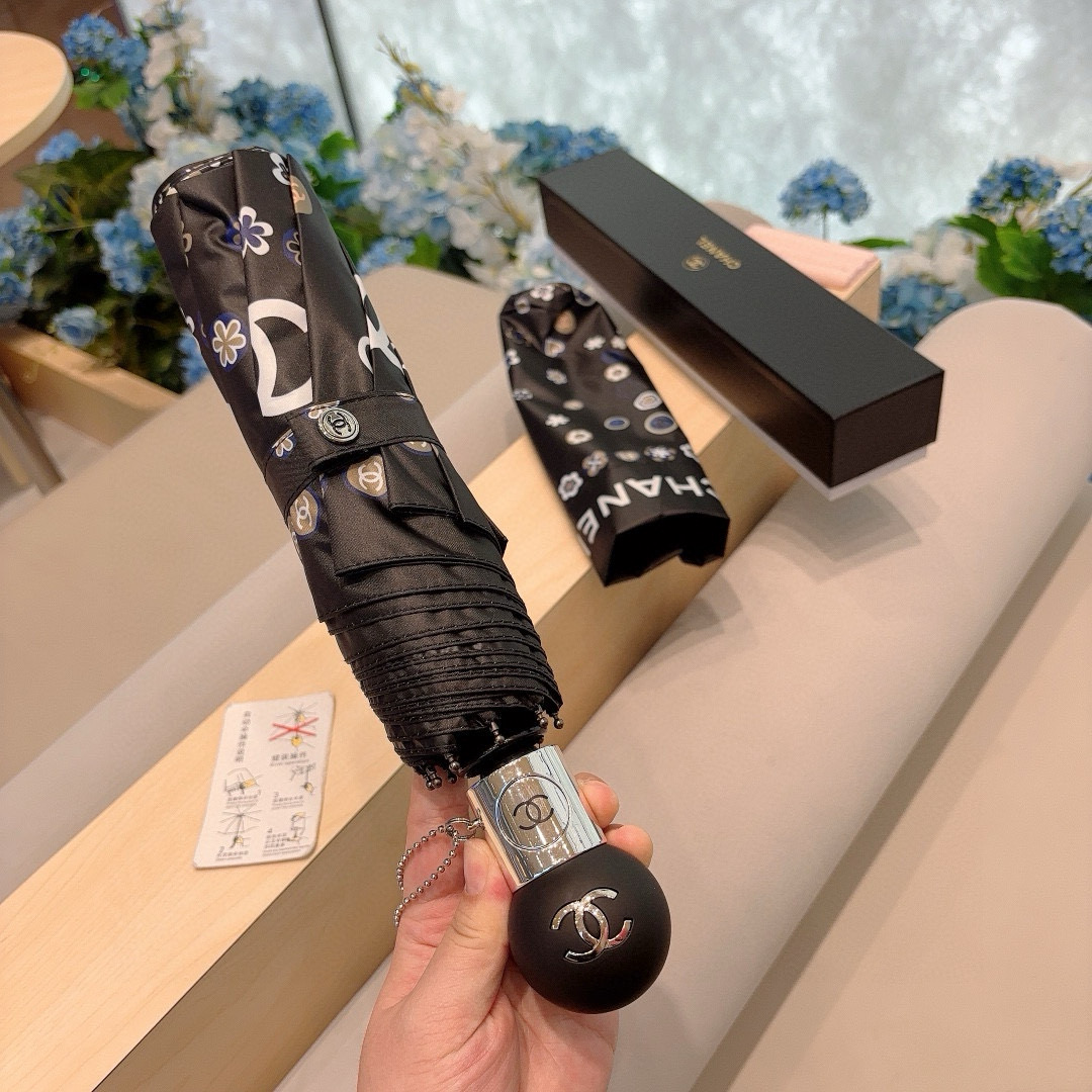 CHANEL（香奈儿）新款 三折自动折叠晴雨伞 做工精细 气质 时尚 炒鸡好看！防紫外线 人手必备 ！3