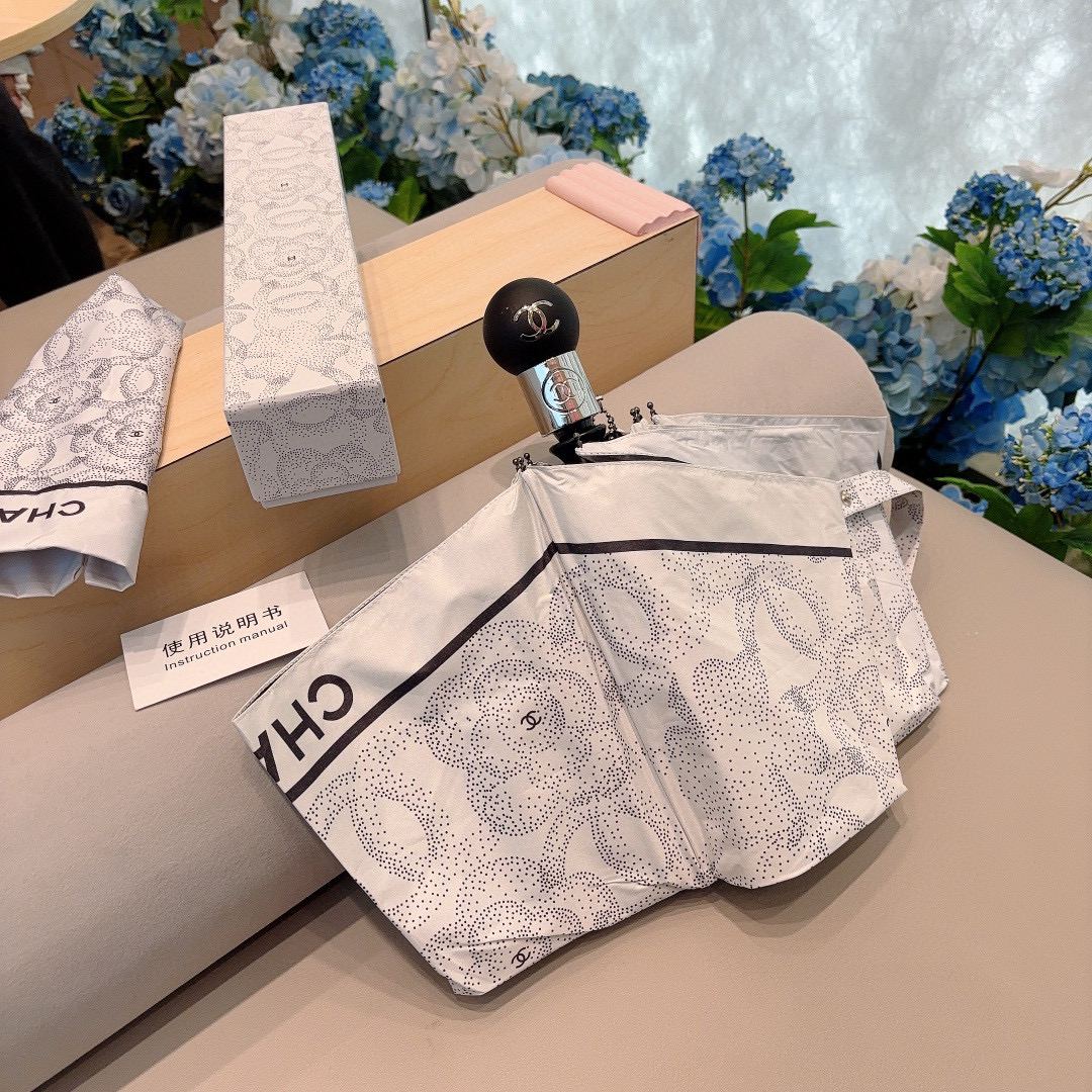 CHANEL（香奈儿）新款三折自动折叠晴雨伞 做工精细 气质 时尚 炒鸡好看！防紫外线 人手必备 ！2色