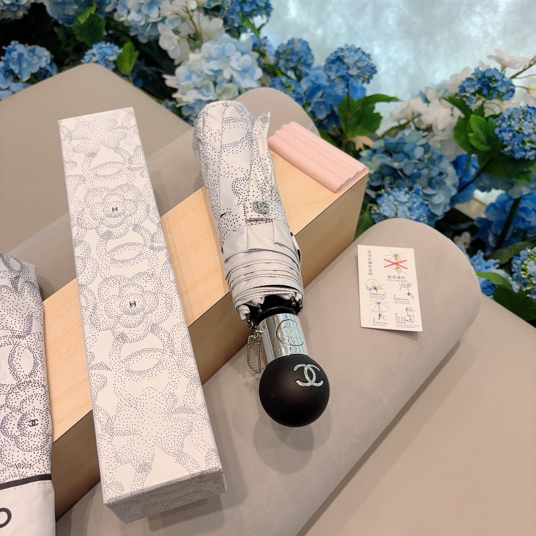 CHANEL（香奈儿）新款三折自动折叠晴雨伞 做工精细 气质 时尚 炒鸡好看！防紫外线 人手必备 ！2色