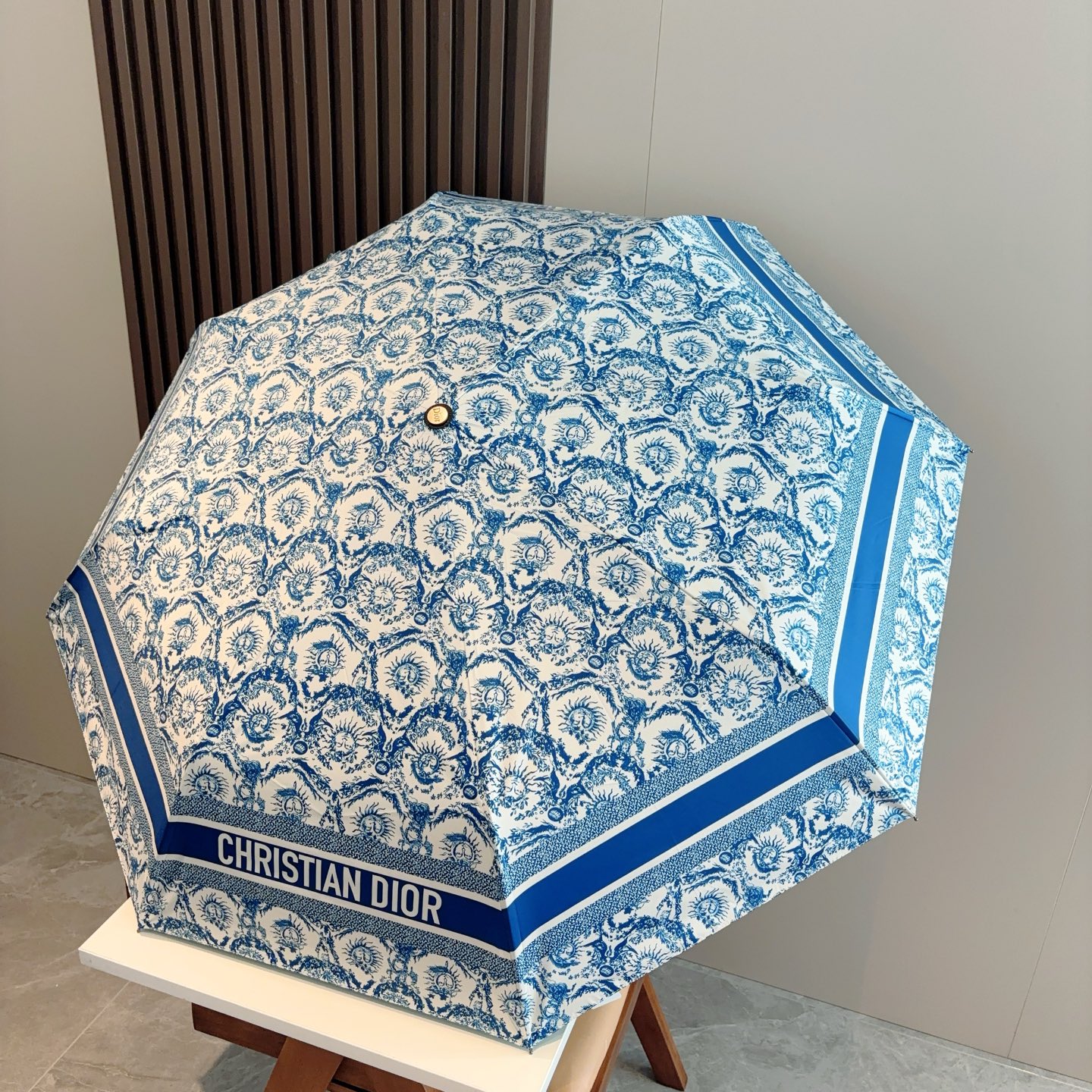  DIOR（迪奥）三折自动折叠晴雨伞  时尚原单代工品质 细节精致 看得见的品质 打破一成不变 色泽纯正