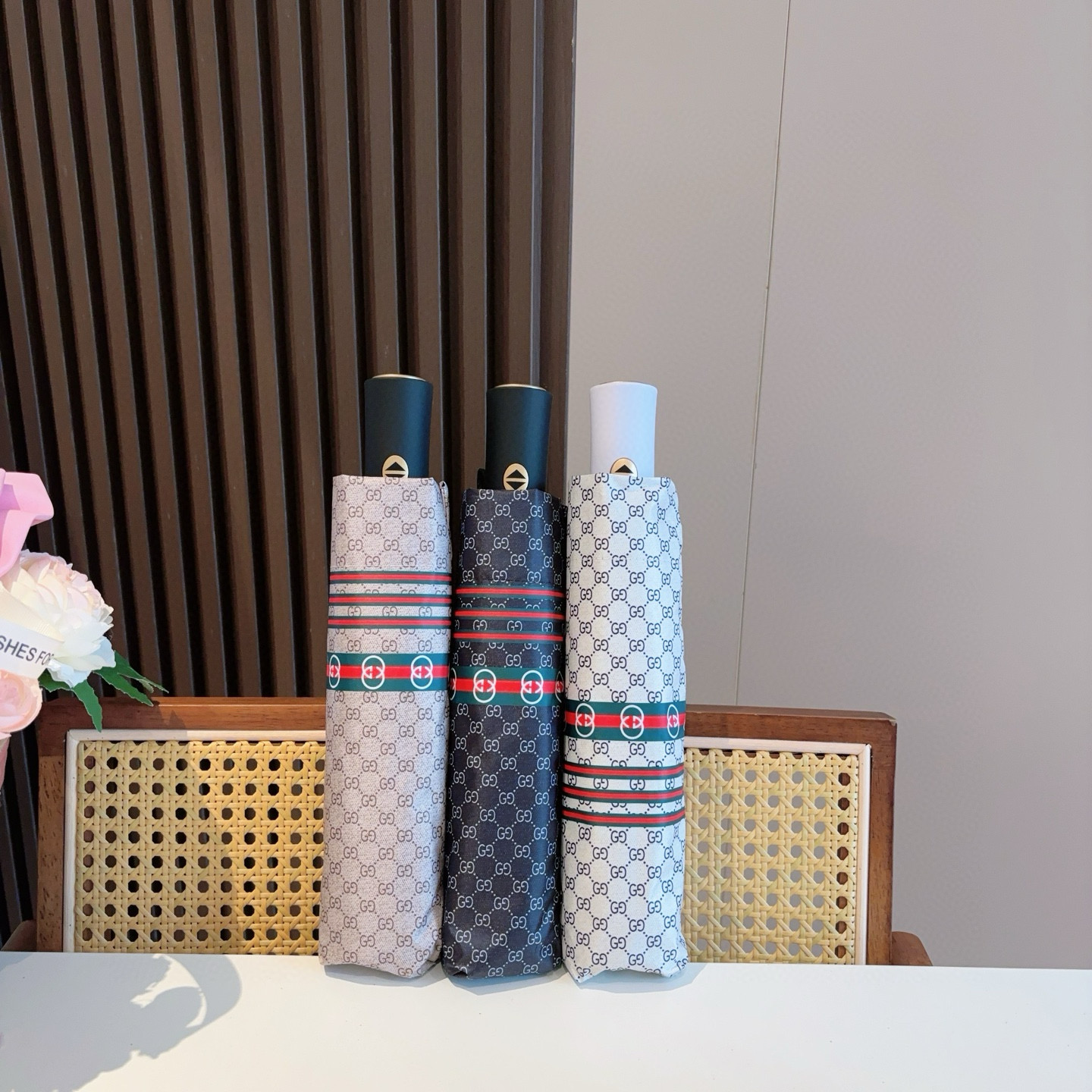 NO:306140,GUCCI (Gucci) new model, three-fold automatic folding sunny umbrella, selected from Taiwan imported UV UV umbrella cloth, original single OEM quality, umbrellas, umbrellas, gucci, umbrellas19860909GUCCI（古奇）新款 三折自动折叠晴雨伞 选用台湾进口UV防紫外线伞布 原单代工级品质 雨伞遮阳伞太阳伞,雨伞,gucci,umbrellas,accessory