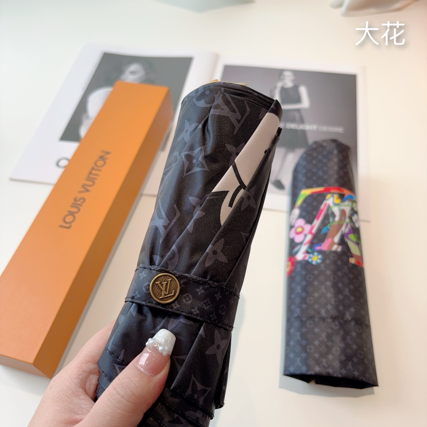 LOUIS VUITTON （路易威登）三折自动折叠晴雨伞 新涂层技术深色伞面 拥有令人惊喜的遮光效果！