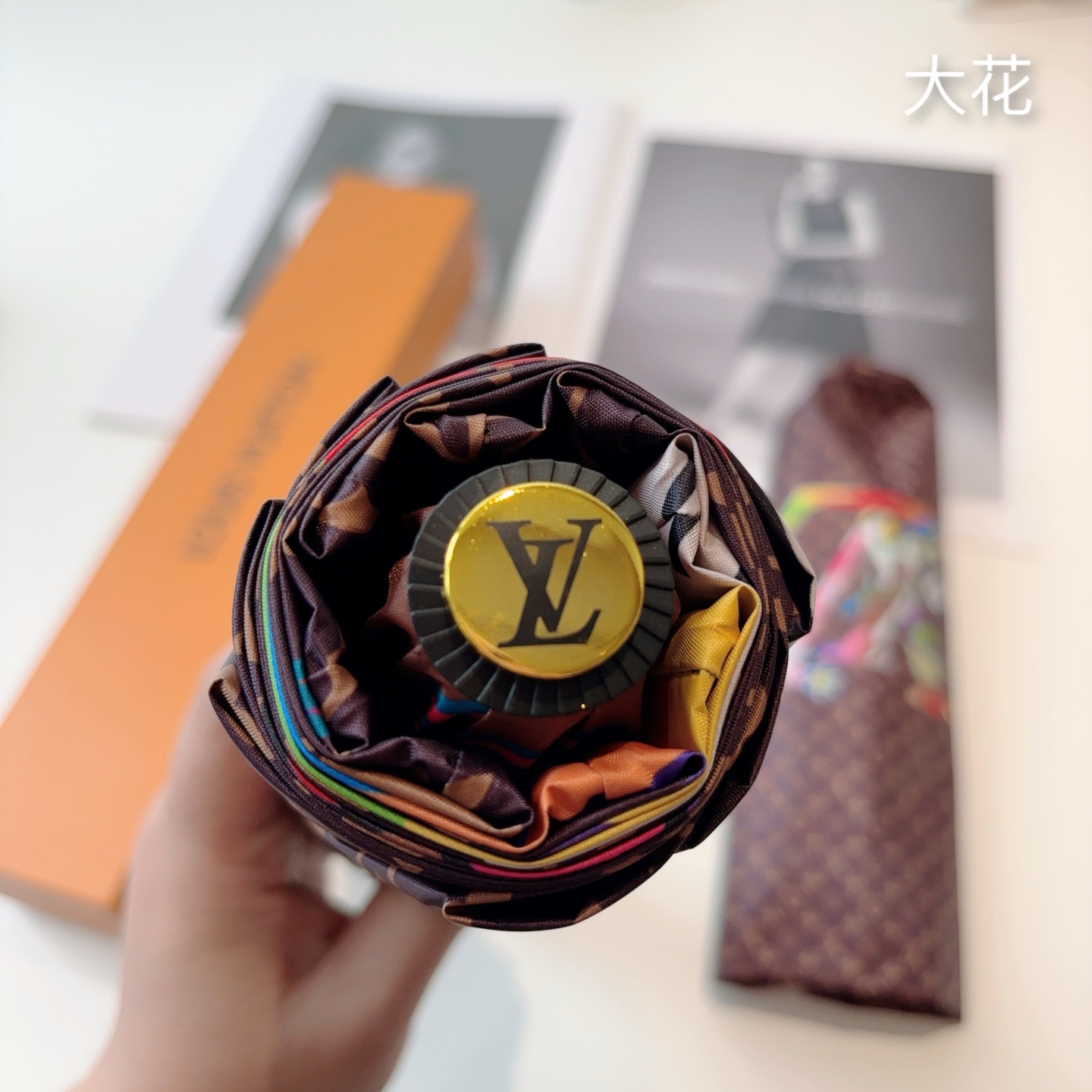 LOUIS VUITTON （路易威登）三折自动折叠晴雨伞 新涂层技术深色伞面 拥有令人惊喜的遮光效果！