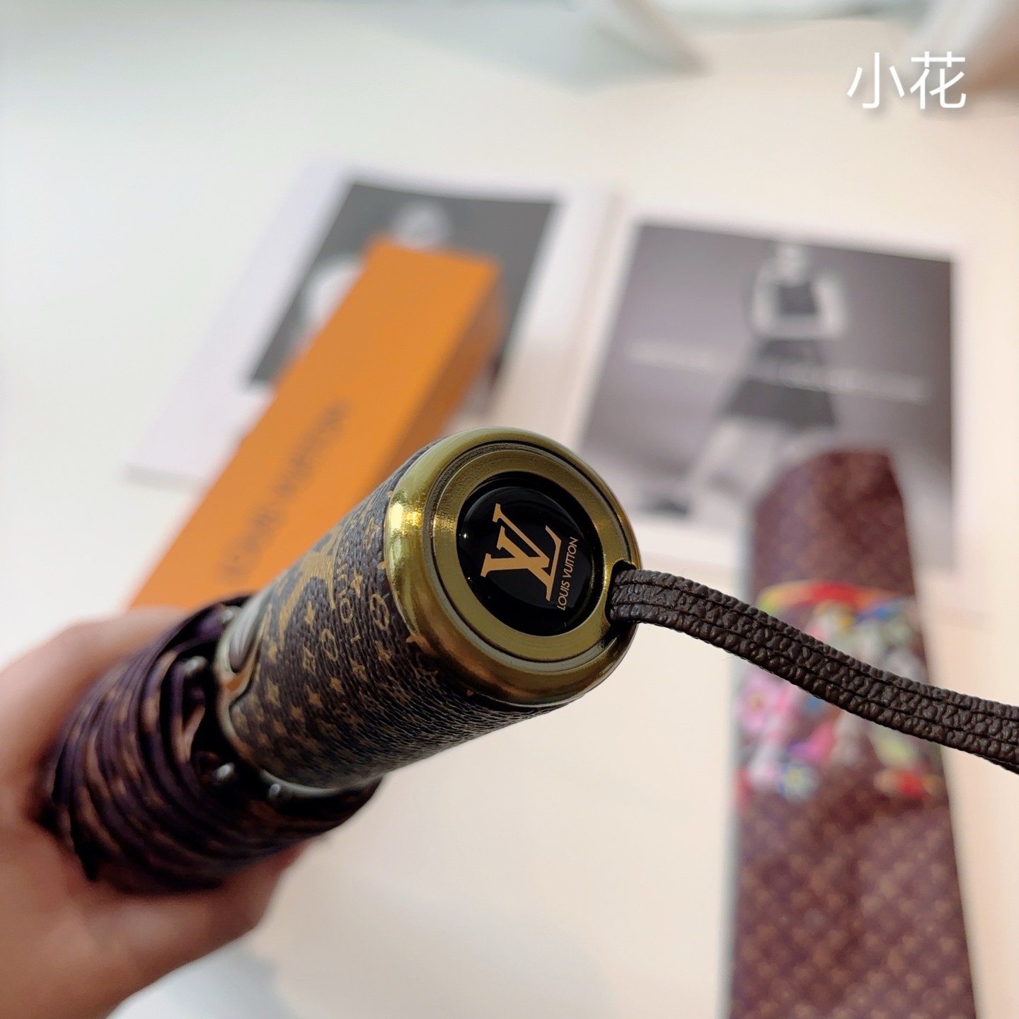 LOUIS VUITTON （路易威登）三折自动折叠晴雨伞 新涂层技术深色伞面 拥有令人惊喜的遮光效果！