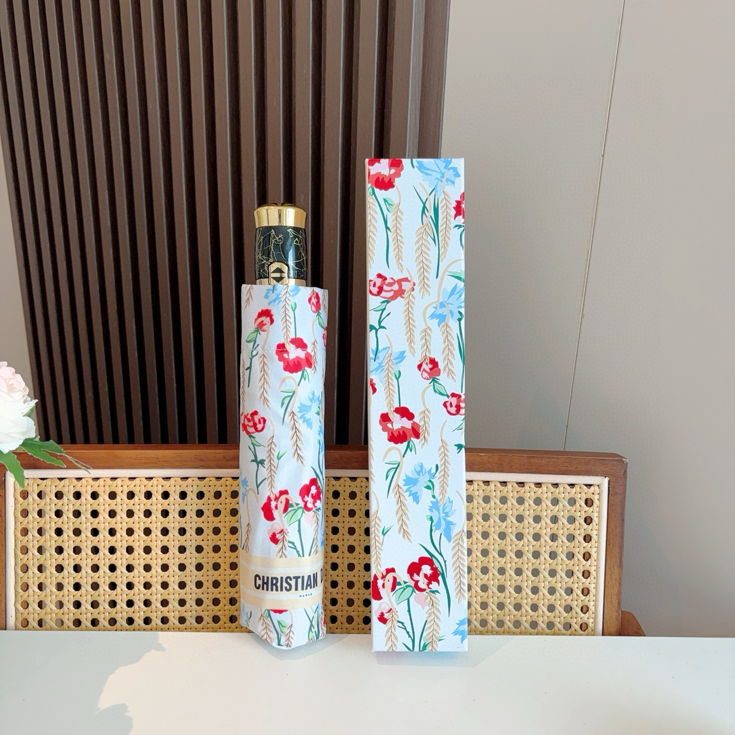 NO:306163,DIOR new style wheat ears, three-fold automatic folding umbrella, fashionable original OEM quality, exquisite details, visible quality, unchanged, pure and gorgeous color!  Umbrellas Sun umbrellas Umbrellas Dior Dior Umbrellas19860909DIOR（迪奥）新款 麦穗 三折自动折叠晴雨伞 时尚原单代工品质 细节精致 看得见的品质 打破一成不变 色泽纯正艳丽！雨伞遮阳伞太阳伞,雨伞,dior,dior,umbrellas,accessory