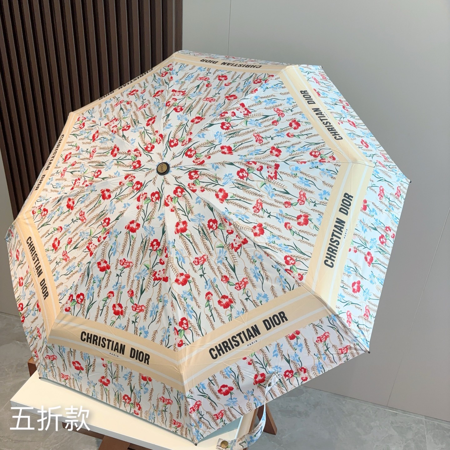  DIOR （迪奥） 五折手开折叠伞 超轻口袋 仅18cm  热卖款 时尚指数爆表 无论晴天雨天使用都相