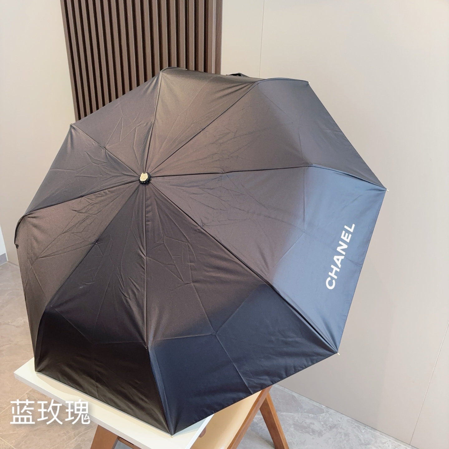 CHANEL（香奈儿） 新款玫瑰花头柄三折手开折叠晴雨伞 选用台湾进口UV防紫外线伞布 原单代工级品质.