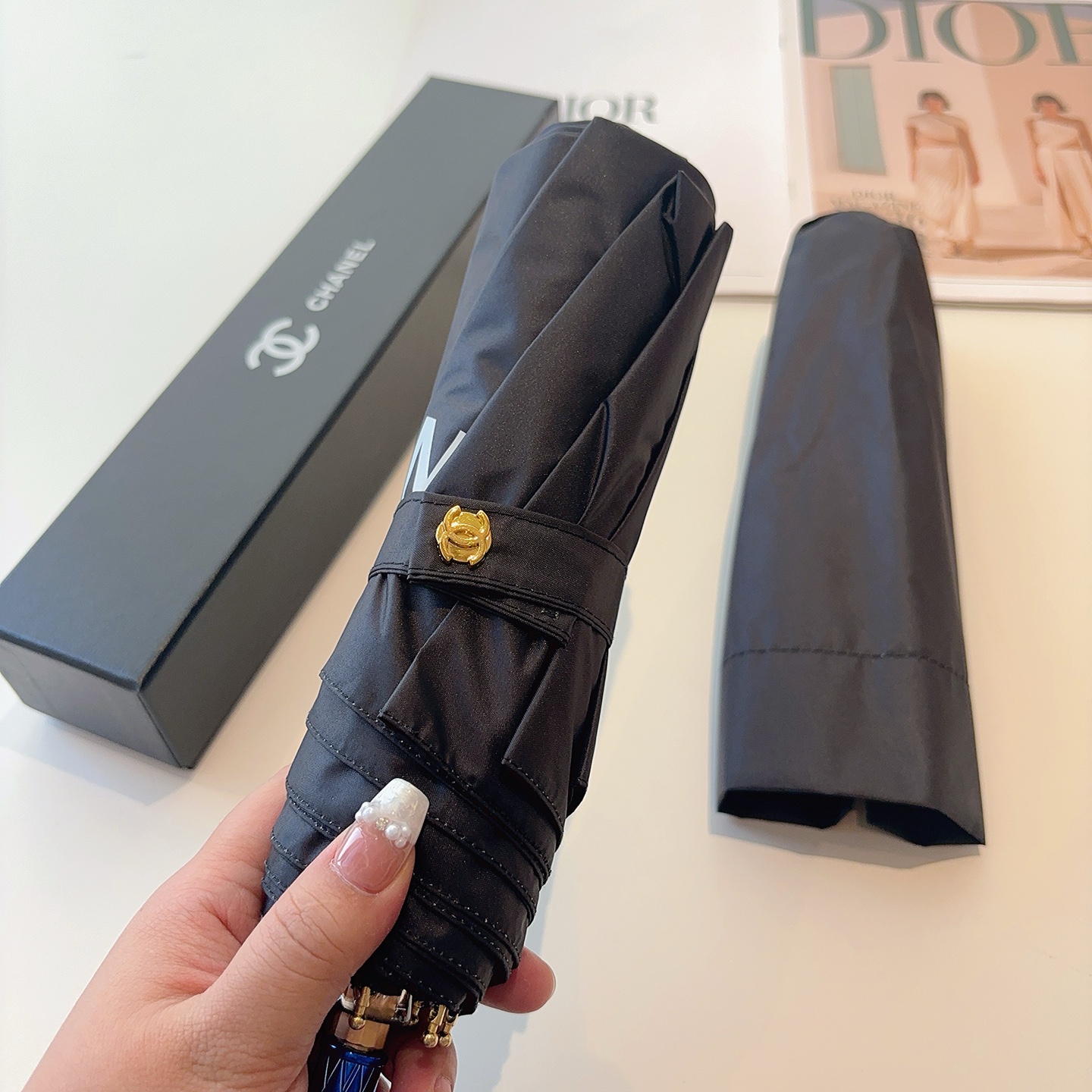 CHANEL（香奈儿） 新款玫瑰花头柄三折手开折叠晴雨伞 选用台湾进口UV防紫外线伞布 原单代工级品质.