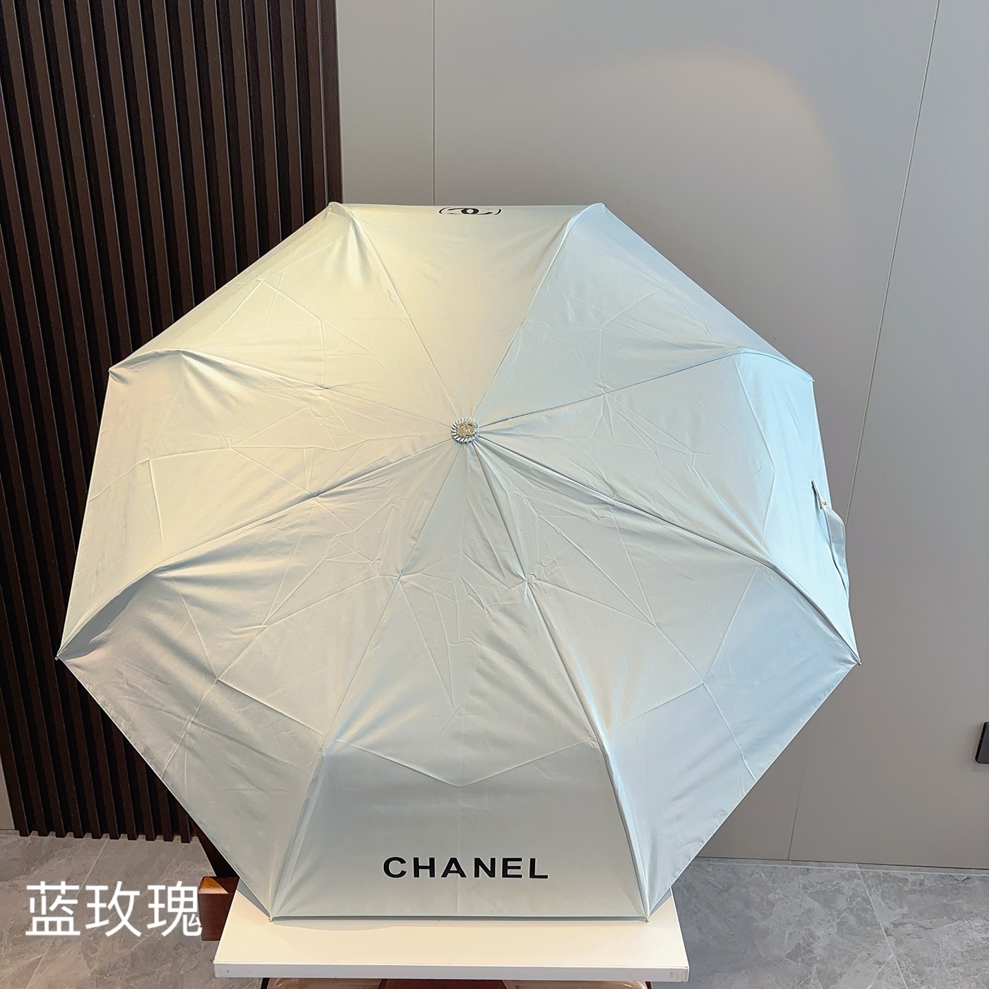 CHANEL（香奈儿） 新款玫瑰花头柄三折手开折叠晴雨伞 选用台湾进口UV防紫外线伞布 原单代工级品质.