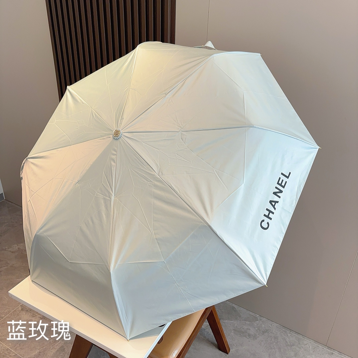 CHANEL（香奈儿） 新款玫瑰花头柄三折手开折叠晴雨伞 选用台湾进口UV防紫外线伞布 原单代工级品质.