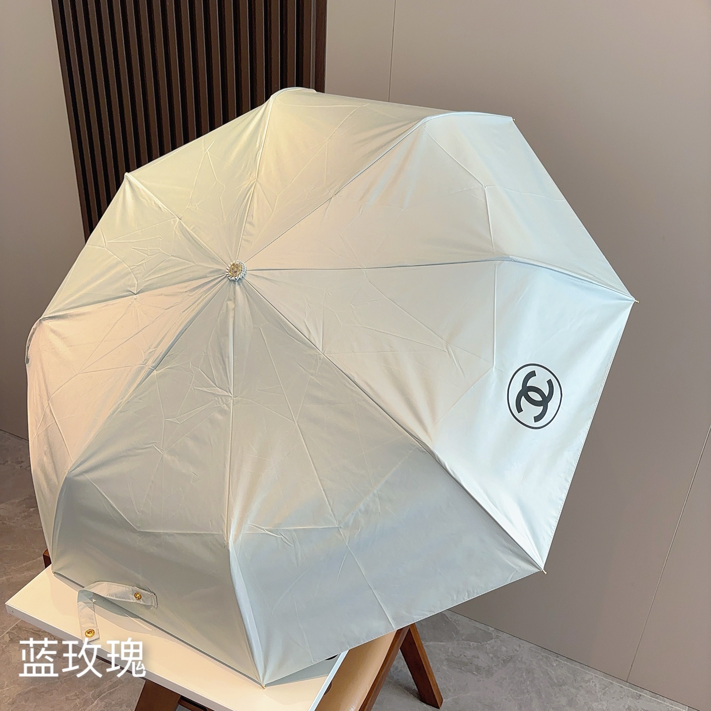 CHANEL（香奈儿） 新款玫瑰花头柄三折手开折叠晴雨伞 选用台湾进口UV防紫外线伞布 原单代工级品质.