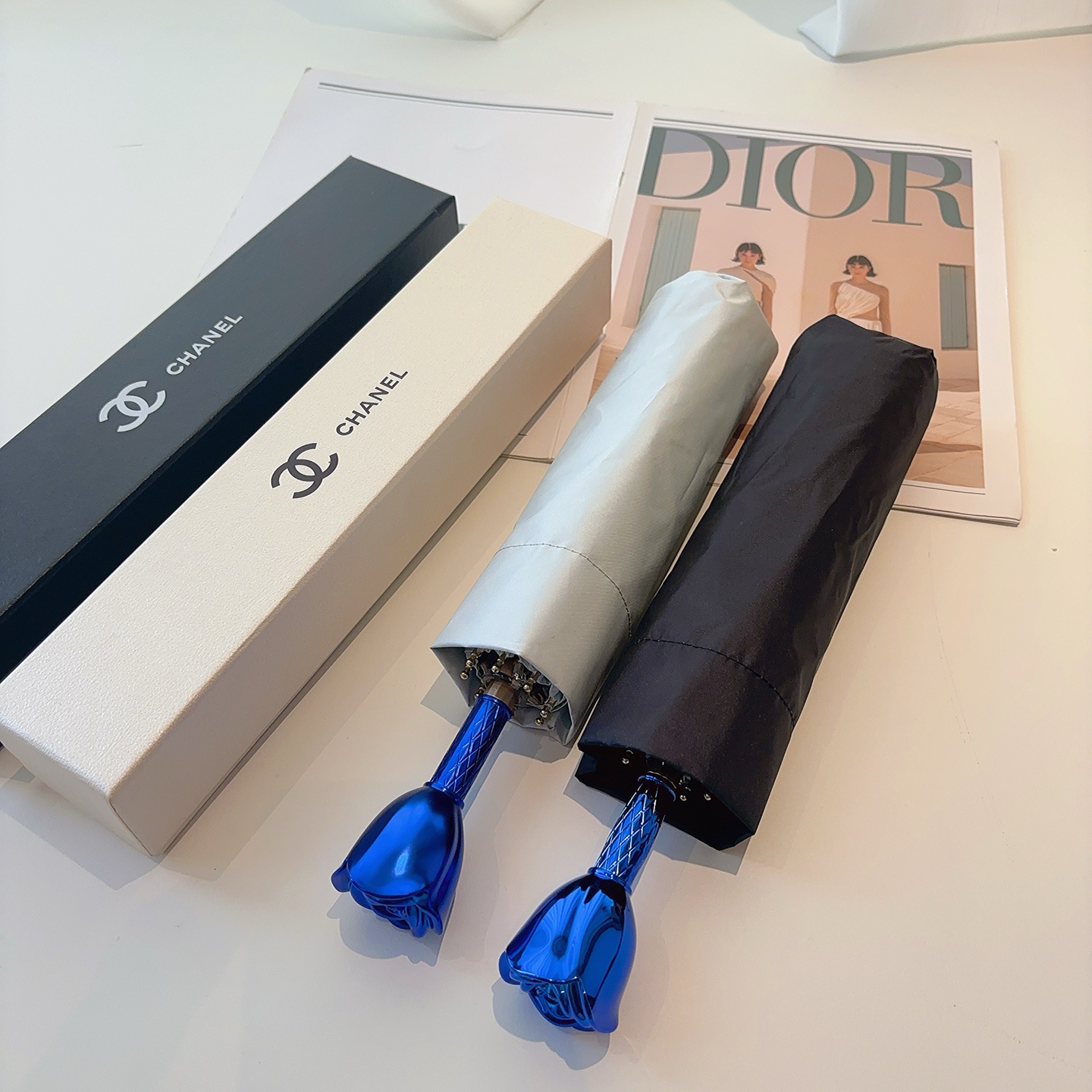 CHANEL（香奈儿） 新款玫瑰花头柄三折手开折叠晴雨伞 选用台湾进口UV防紫外线伞布 原单代工级品质.