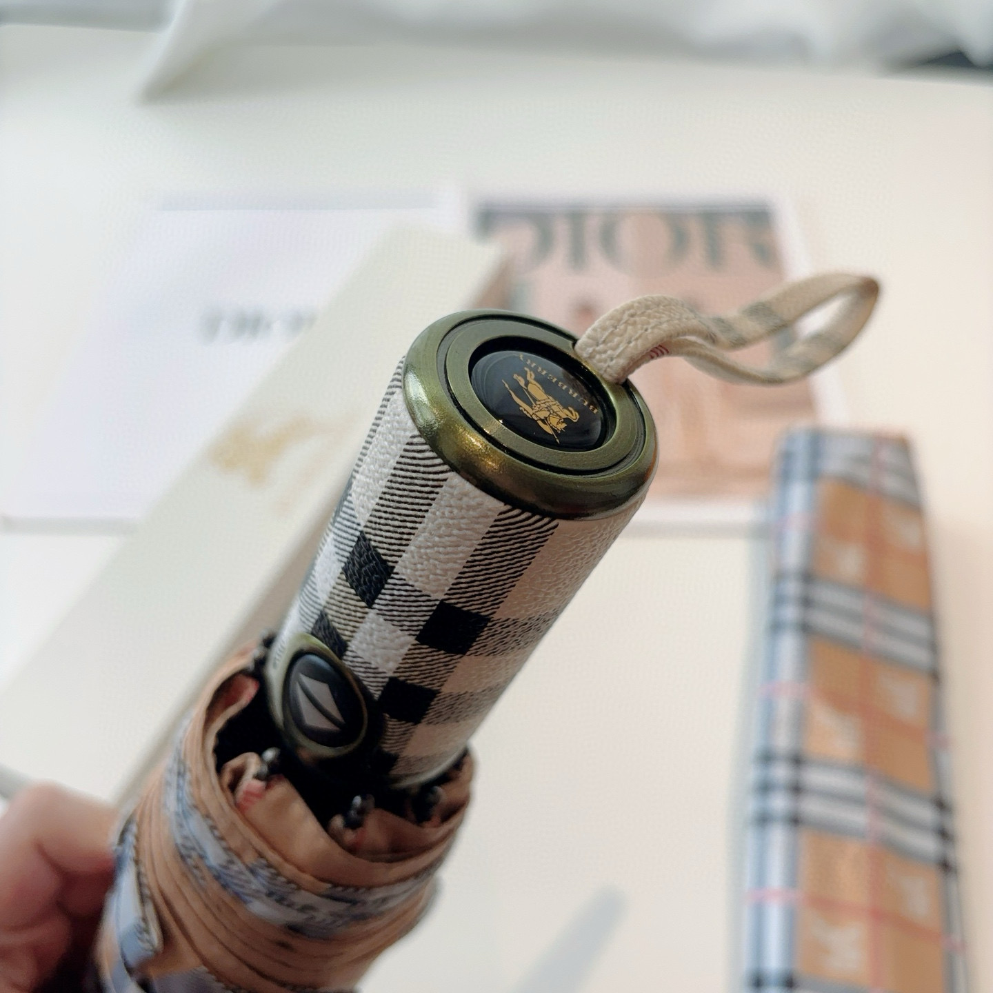  BURBERRY（巴宝莉） 三折自动折叠晴雨伞 年度巅峰之作 经典 高雅 时髦 这就是被称为英国BUR