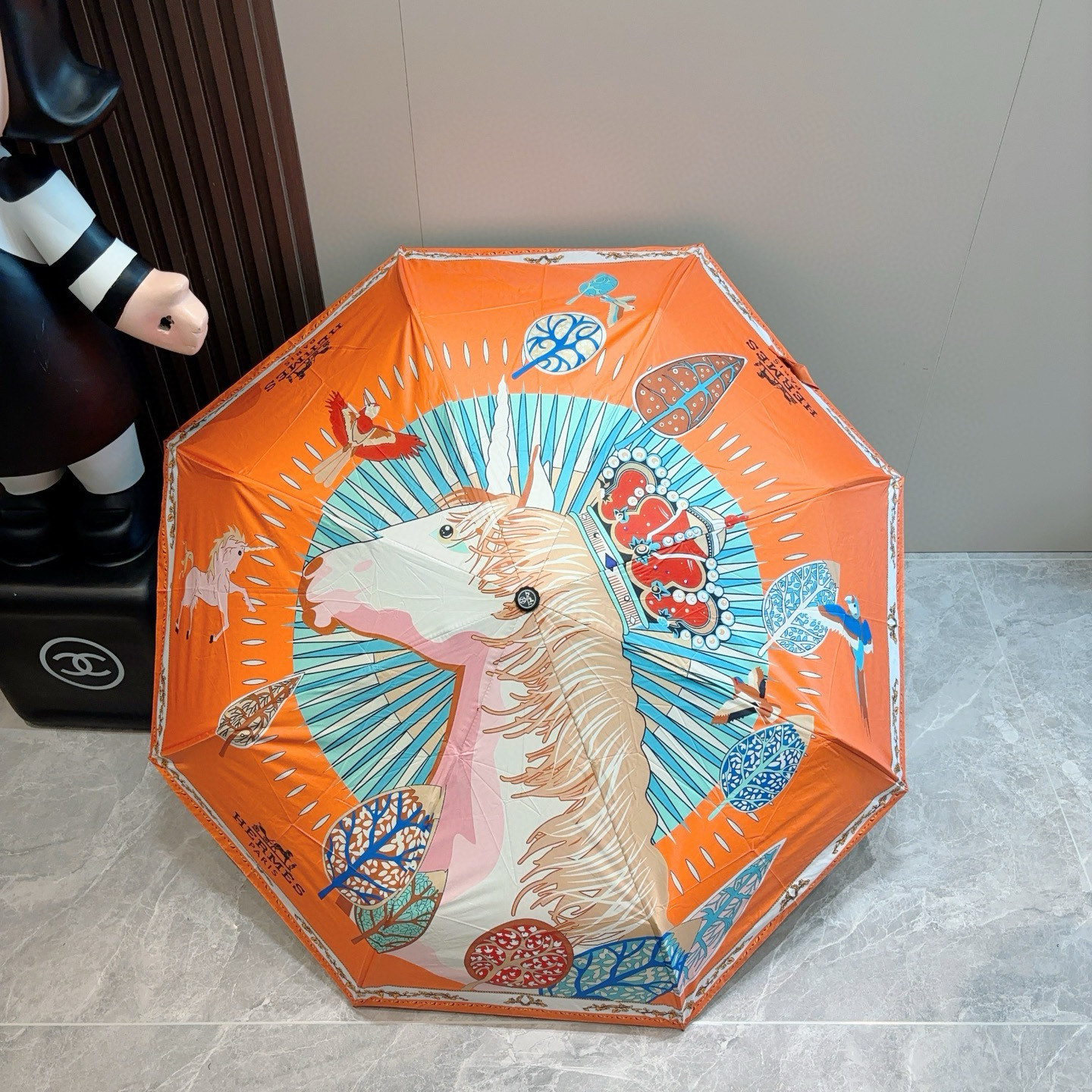 爱马仕（Hermès）新款极品H家三折自动伞重磅呈现 以其精湛的工艺技术和源源不断的想像力 新涂层技术伞