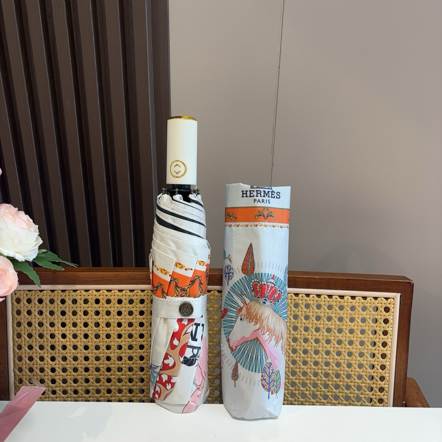 爱马仕（Hermès）新款极品H家三折自动伞重磅呈现 以其精湛的工艺技术和源源不断的想像力 新涂层技术伞