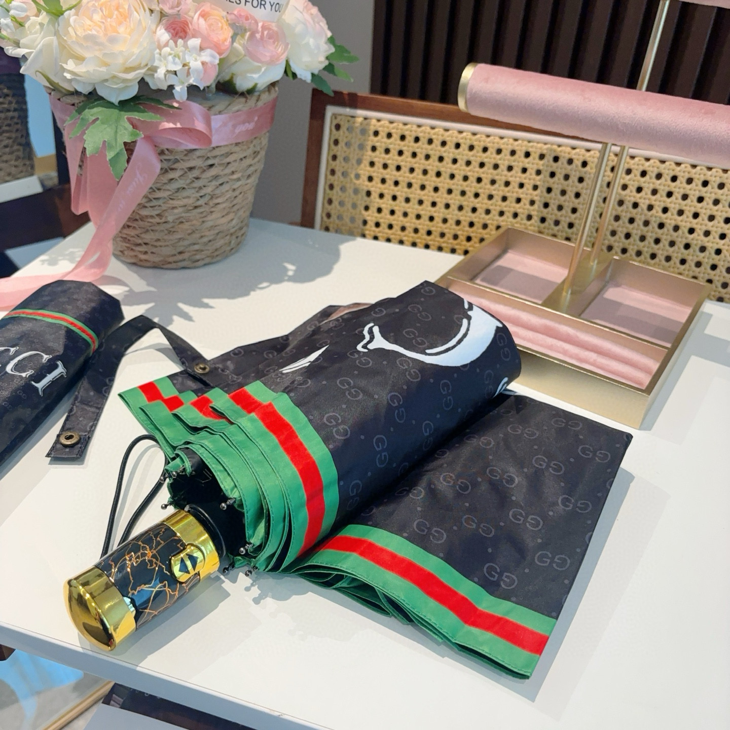  GUCCI古奇 三折自动折叠晴雨伞  时尚原单代工品质 细节精致 看得见的品质 打破一成不变 色泽纯正