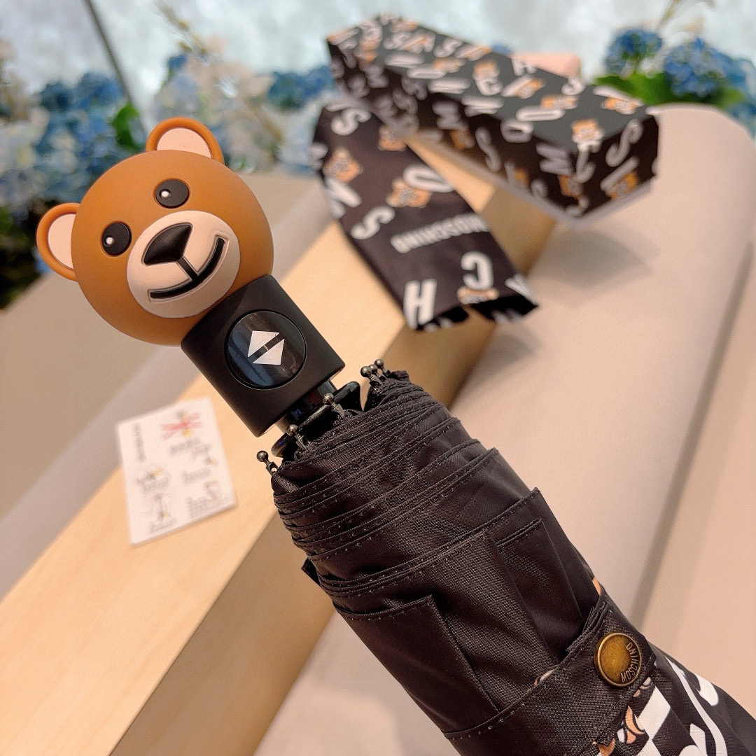  Moschino（莫斯奇诺）字母熊头 三折自动伞设计师Franco Moschino以自己的名字命名的