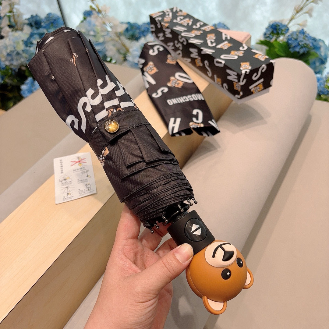  Moschino（莫斯奇诺）字母熊头 三折自动伞设计师Franco Moschino以自己的名字命名的