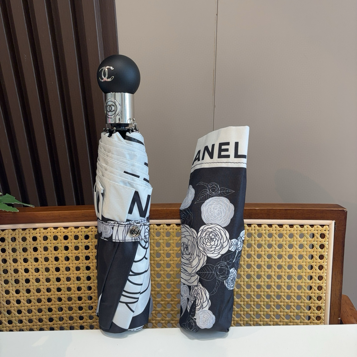  CHANEL香奈儿 三折自动折叠晴雨伞  时尚原单代工品质 细节精致 看得见的品质 打破一成不变 色泽