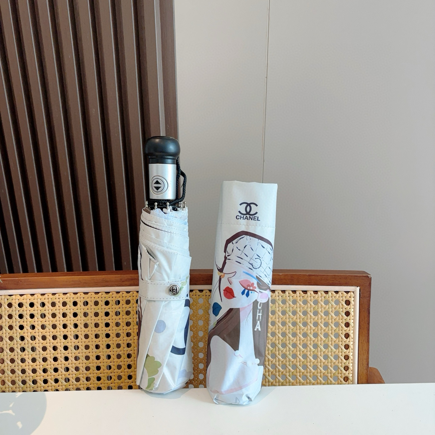  CHANEL香奈儿 三折自动折叠晴雨伞  时尚原单代工品质 细节精致 看得见的品质 打破一成不变 色泽