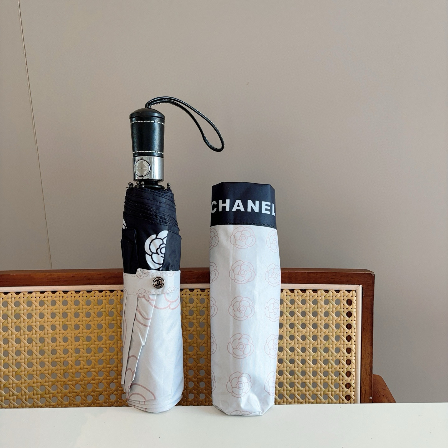  CHANEL（香奈儿）三折自动折叠晴雨伞 选用台湾进口UV防紫外线伞布 原单代工级品质  