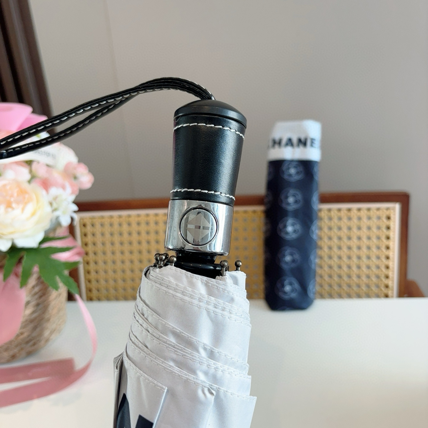  CHANEL（香奈儿）三折自动折叠晴雨伞 选用台湾进口UV防紫外线伞布 原单代工级品质  