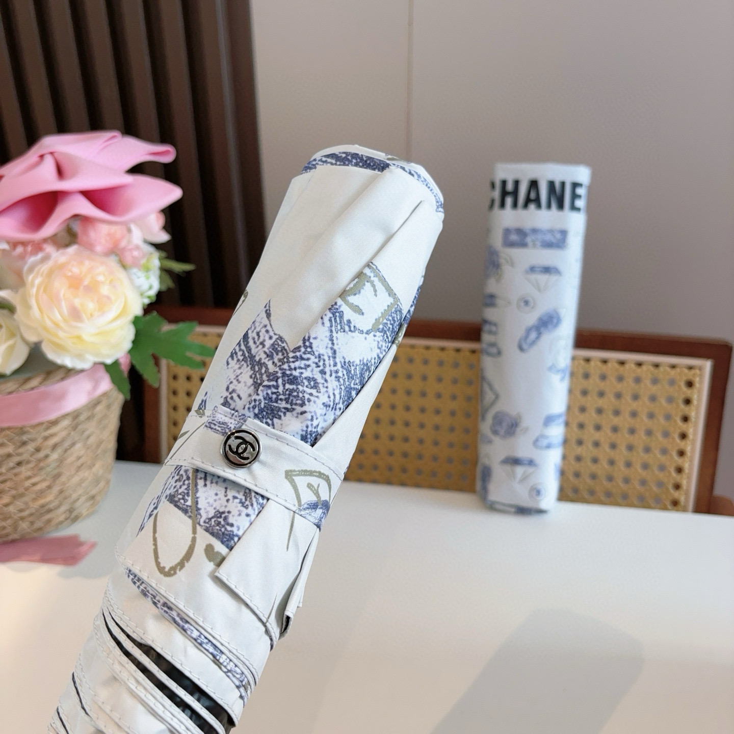 CHANEL（香奈儿）三折自动折叠晴雨伞 选用台湾进口UV防紫外线伞布 原单代工级品质  