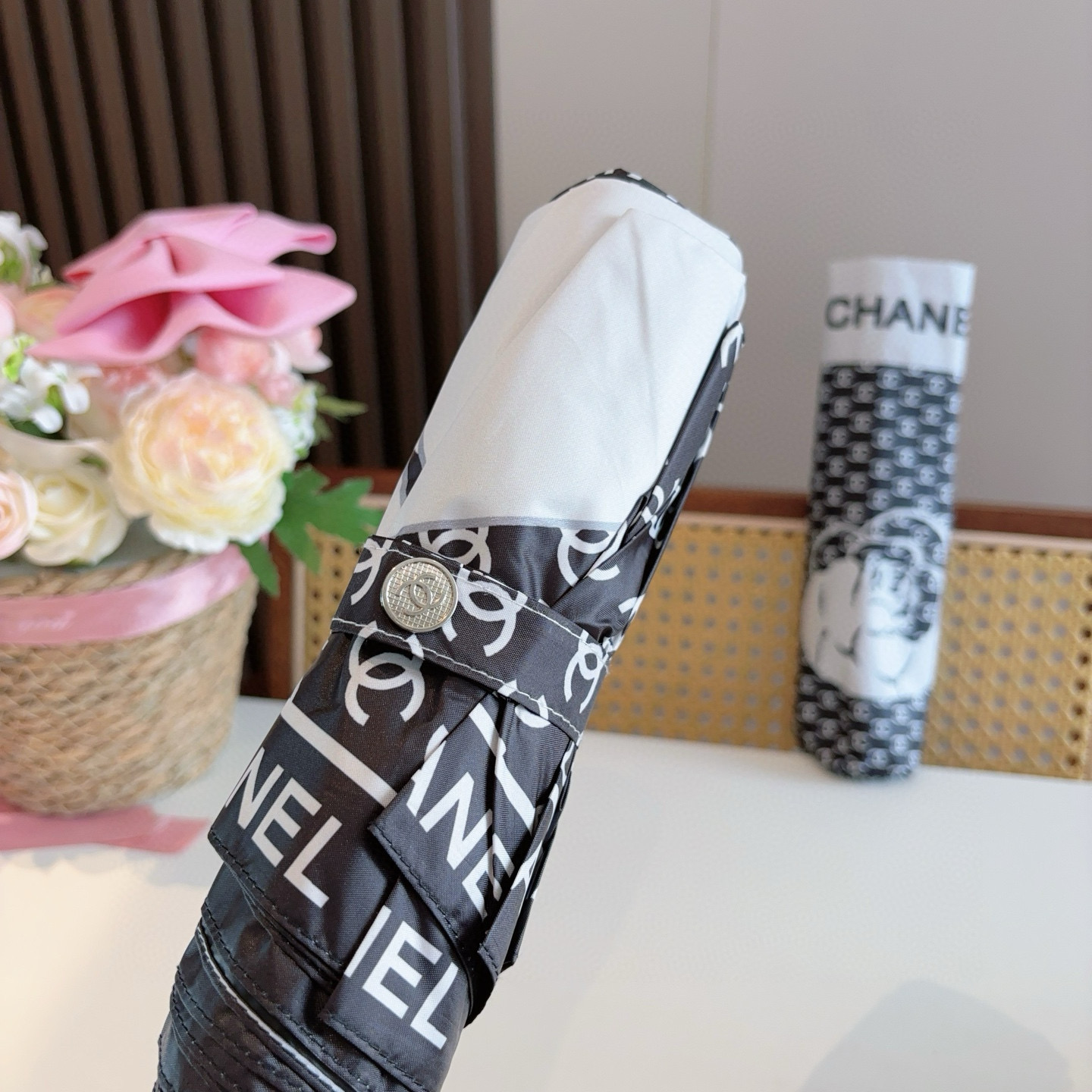  CHANEL（香奈儿）三折自动折叠晴雨伞 选用台湾进口UV防紫外线伞布 原单代工级品质  