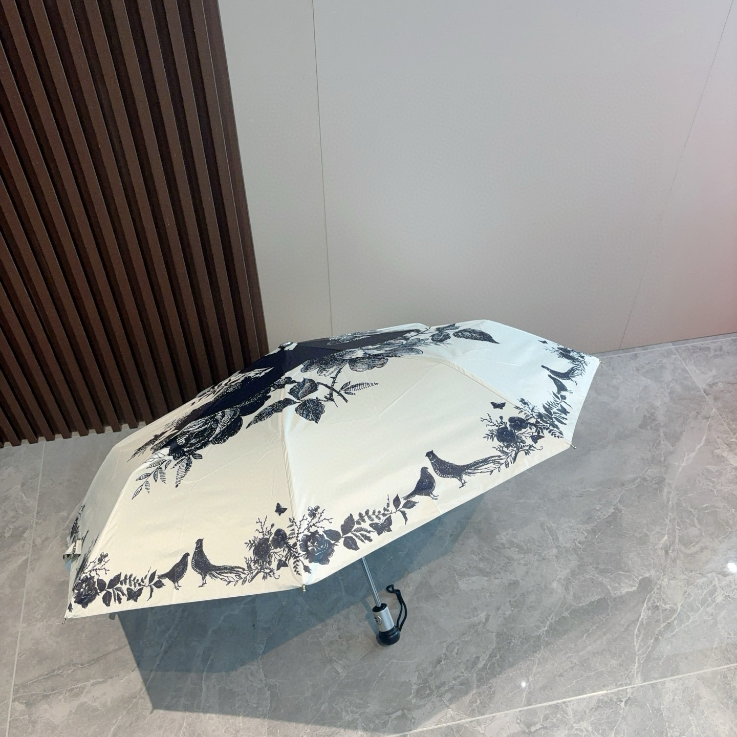  CHANEL香奈儿 三折自动折叠晴雨伞  时尚原单代工品质 细节精致 看得见的品质 打破一成不变 色泽