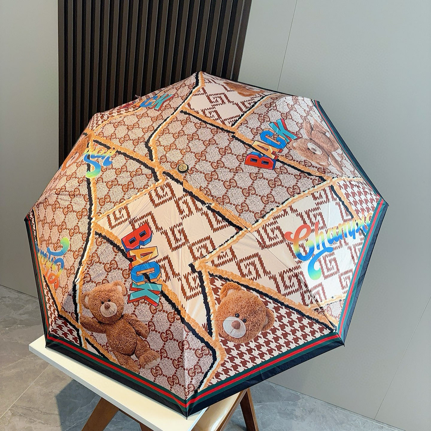  GUCCI古奇 三折自动折叠晴雨伞  时尚原单代工品质 细节精致 看得见的品质 打破一成不变 色泽纯正